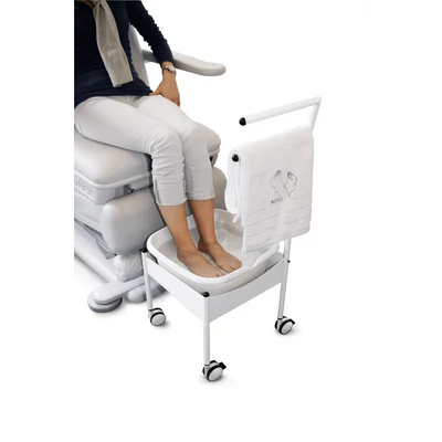 LÁBÁZTATÓ KOCSI KÁDDAL